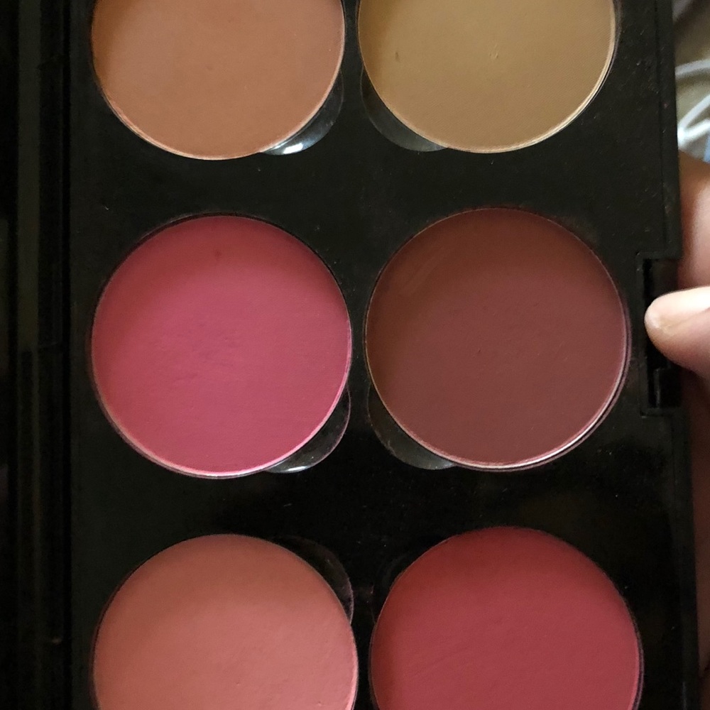 Authentic Mac blush palette - Picture 3 of 3